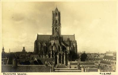3007 Gezicht op de Domkerk en -toren te Utrecht uit het oosten.